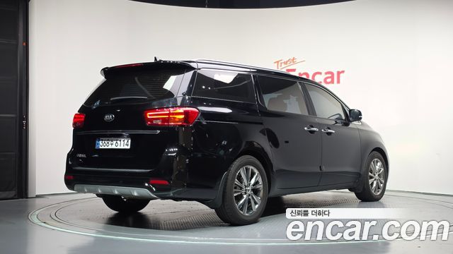 Kia Canival 2019 — photo 2