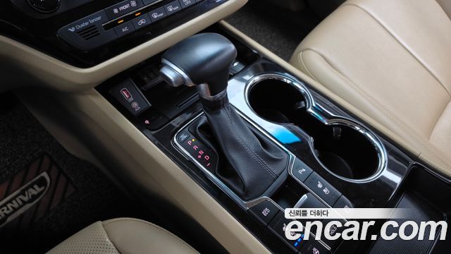 Kia Canival 2019 — photo 12