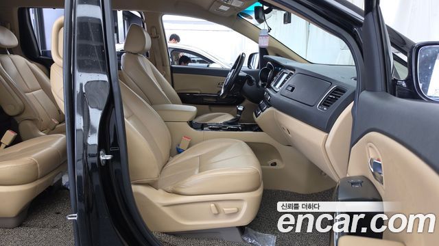 Kia Canival 2019 — photo 17