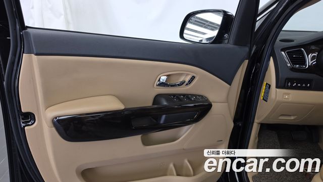 Kia Canival 2019 — photo 14