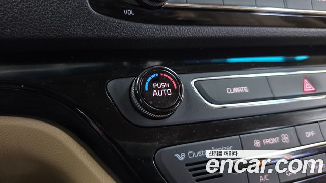 Kia Canival 2019 — photo 28