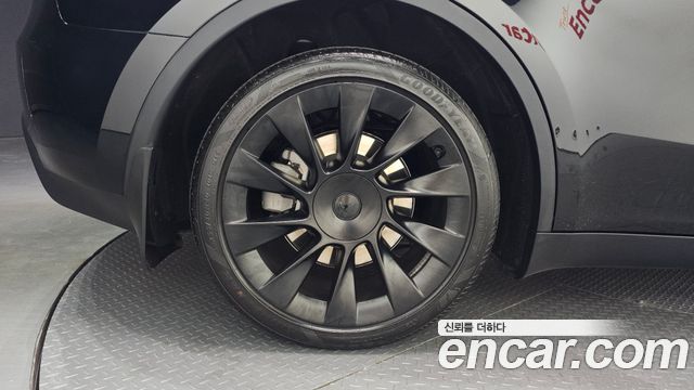 Tesla Model Y 2024 — photo 5