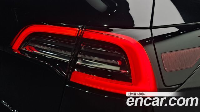 Tesla Model Y 2024 — photo 9