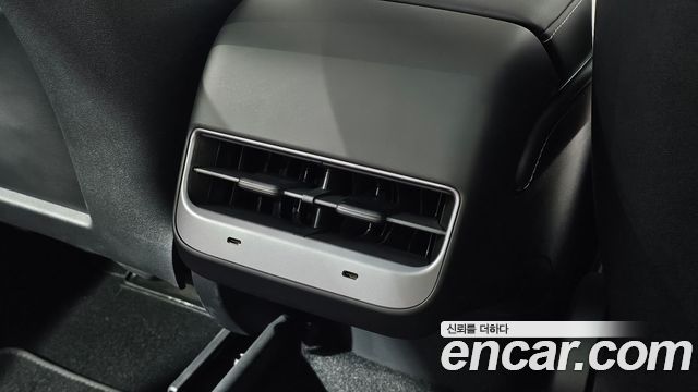 Tesla Model Y 2024 — photo 28