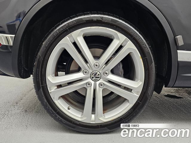 Volkswagen Touareg 2016 — photo 5