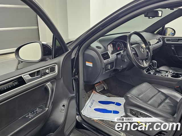 Volkswagen Touareg 2016 — photo 11