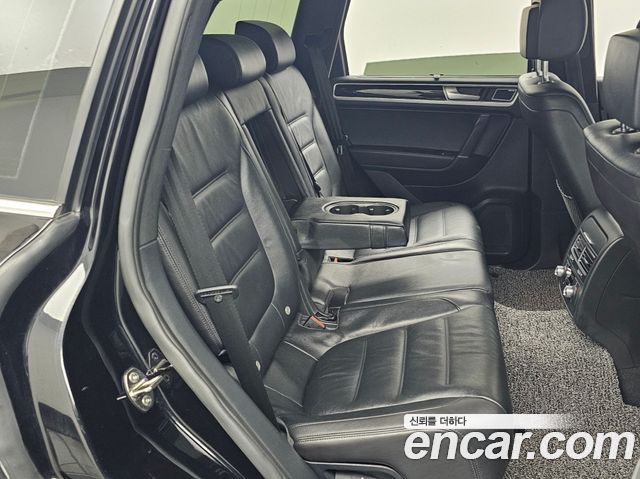 Volkswagen Touareg 2016 — photo 12