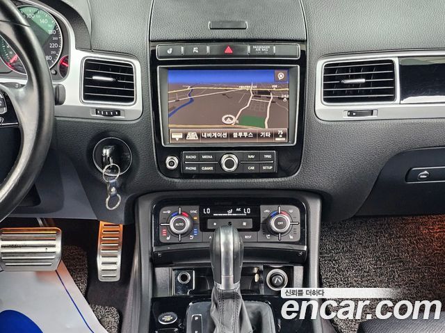Volkswagen Touareg 2016 — photo 14