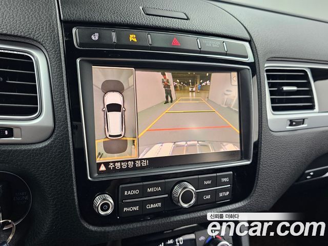 Volkswagen Touareg 2016 — photo 15