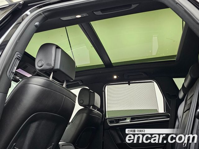 Volkswagen Touareg 2016 — photo 18