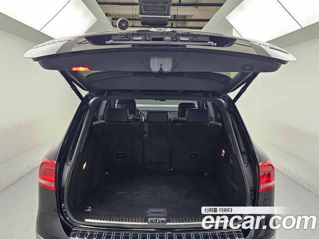 Volkswagen Touareg 2016 — photo 19
