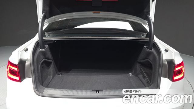 Audi A4 2018 — photo 20