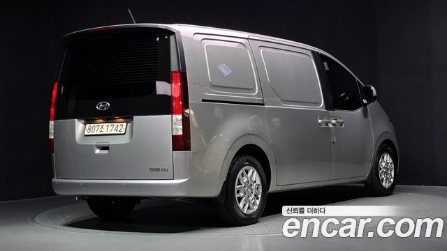 Hyundai Staria 2022 — photo 2
