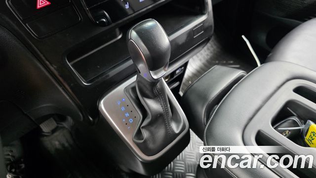 Hyundai Staria 2022 — photo 9