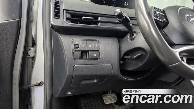Hyundai Staria 2022 — photo 16
