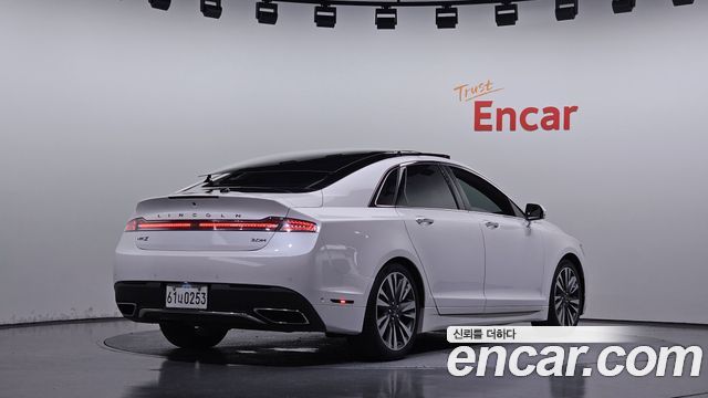 Lincoln MKZ 2017 — photo 2