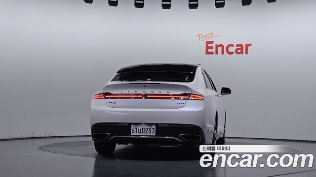 Lincoln MKZ 2017 — photo 4