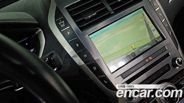 Lincoln MKZ 2017 — photo 9