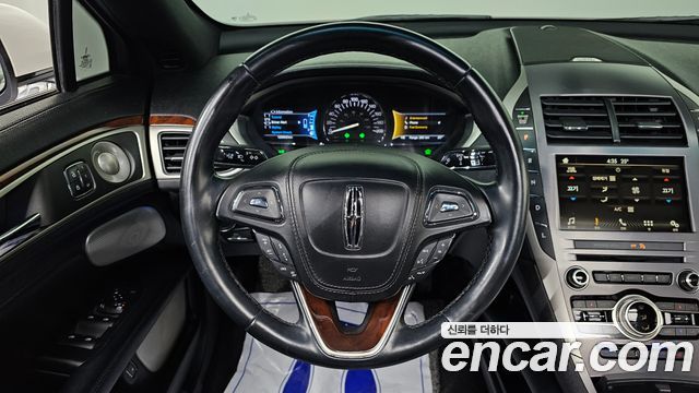 Lincoln MKZ 2017 — photo 13