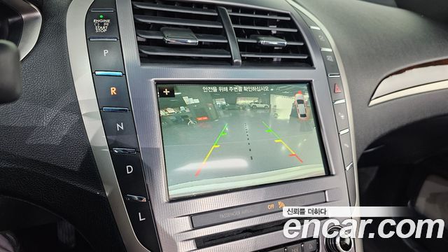 Lincoln MKZ 2017 — photo 15