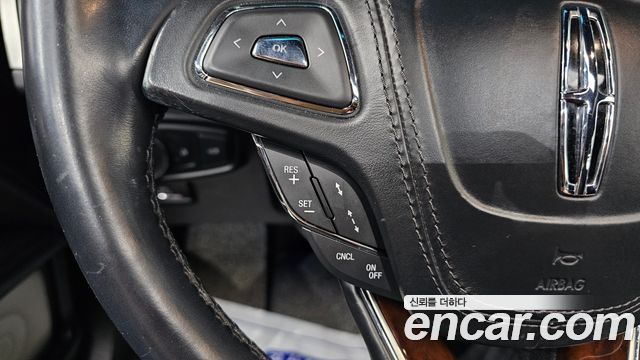 Lincoln MKZ 2017 — photo 17