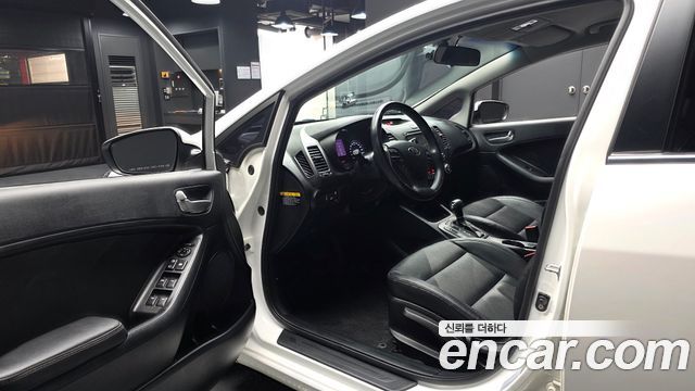 Kia K3 2015 — photo 13