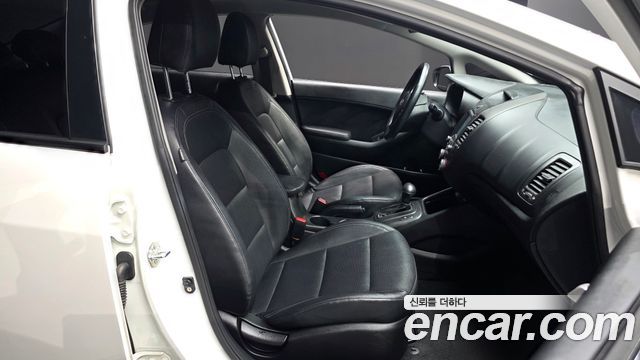 Kia K3 2015 — photo 17