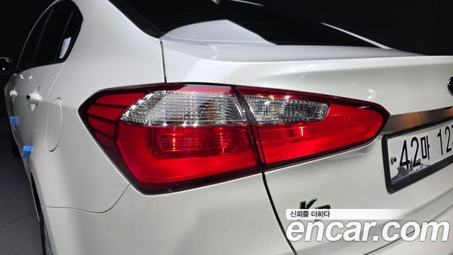 Kia K3 2015 — photo 9