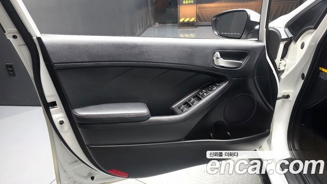 Kia K3 2015 — photo 14