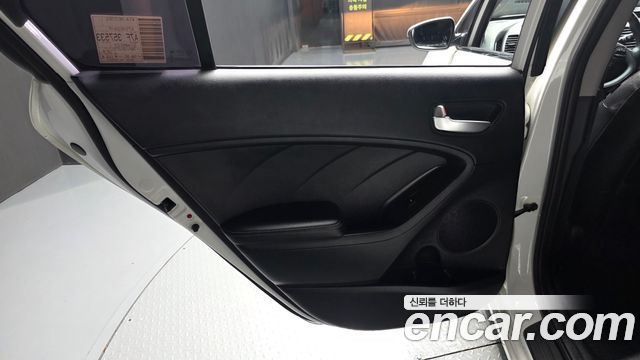 Kia K3 2015 — photo 15