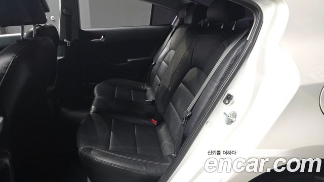 Kia K3 2015 — photo 16