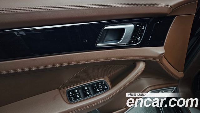 Porsche Panamera 2021 — photo 30