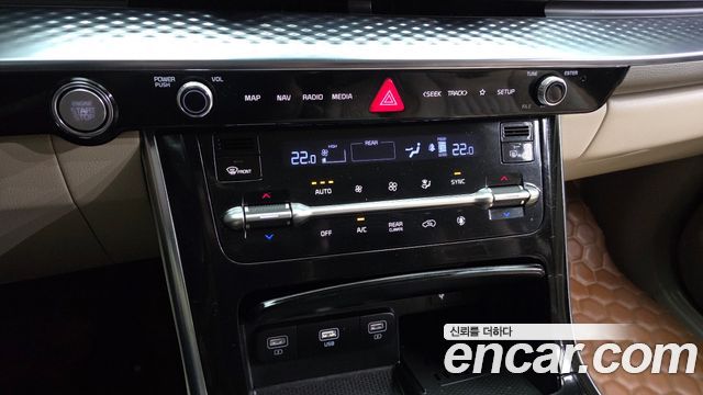 Kia Canival 2022 — photo 16