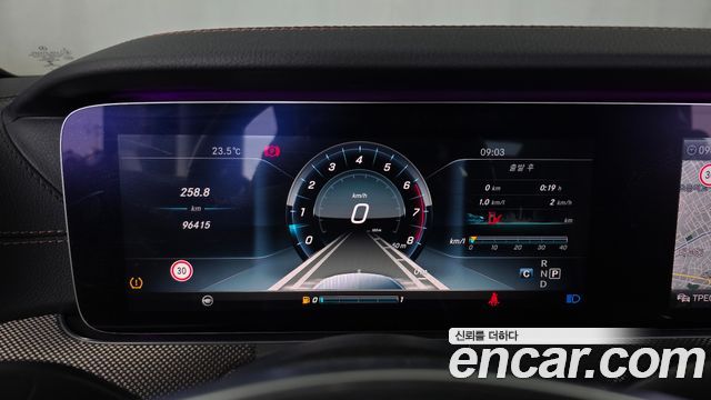 Mercedes-Benz E-Class 2017 — photo 8