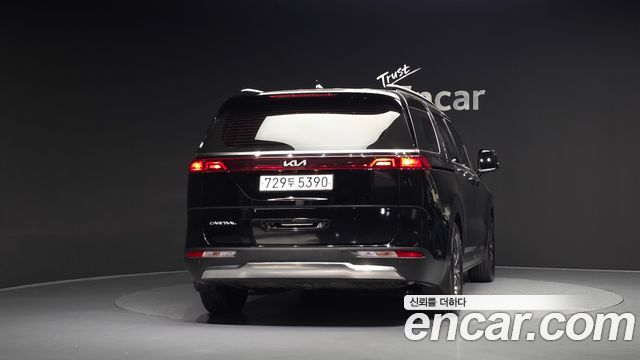 Kia Canival 2023 — photo 4