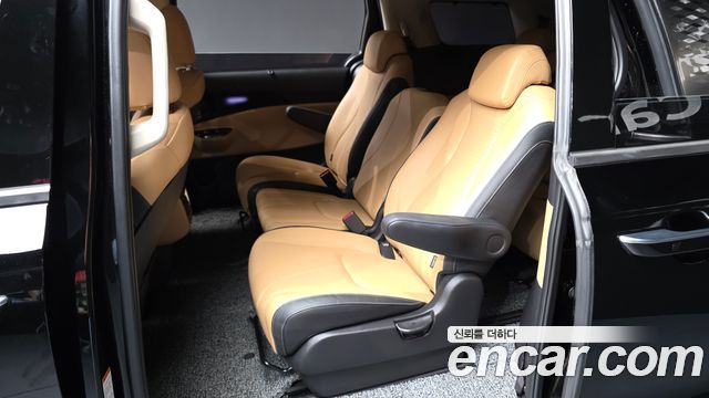 Kia Canival 2023 — photo 16
