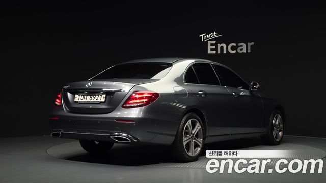 Mercedes-Benz E-Class 2019 — photo 2