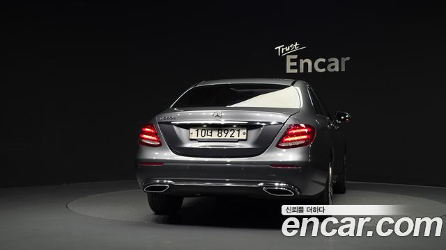 Mercedes-Benz E-Class 2019 — photo 4