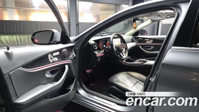 Mercedes-Benz E-Class 2019 — photo 10