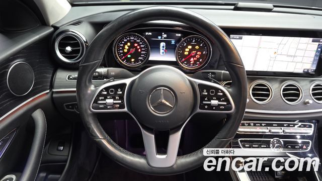 Mercedes-Benz E-Class 2019 — photo 13