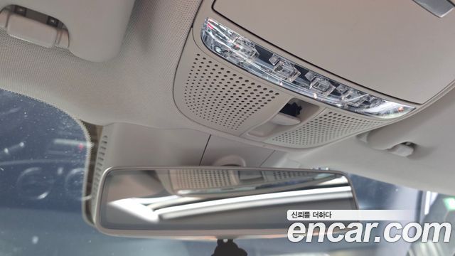 Mercedes-Benz E-Class 2019 — photo 17