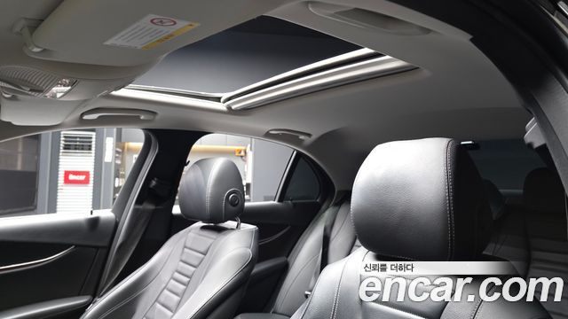 Mercedes-Benz E-Class 2019 — photo 18