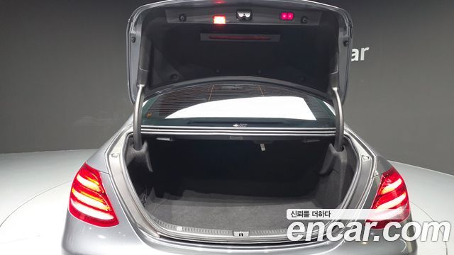 Mercedes-Benz E-Class 2019 — photo 20