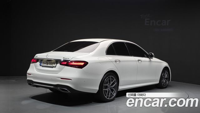 Mercedes-Benz E-Class 2022 — photo 2