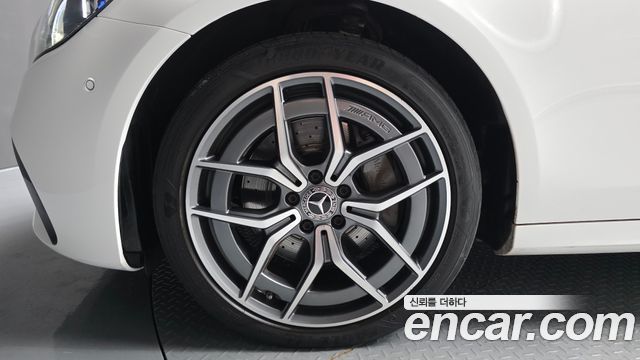 Mercedes-Benz E-Class 2022 — photo 5