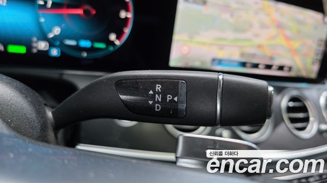 Mercedes-Benz E-Class 2022 — photo 12