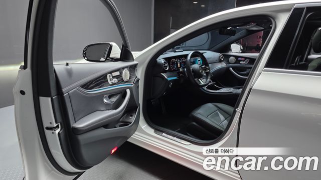Mercedes-Benz E-Class 2022 — photo 13