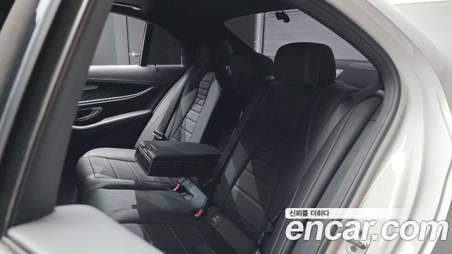 Mercedes-Benz E-Class 2022 — photo 18