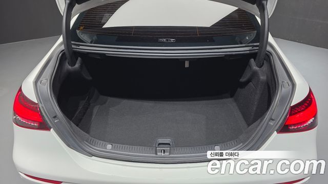 Mercedes-Benz E-Class 2022 — photo 23