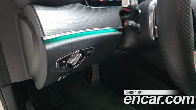 Mercedes-Benz E-Class 2022 — photo 26